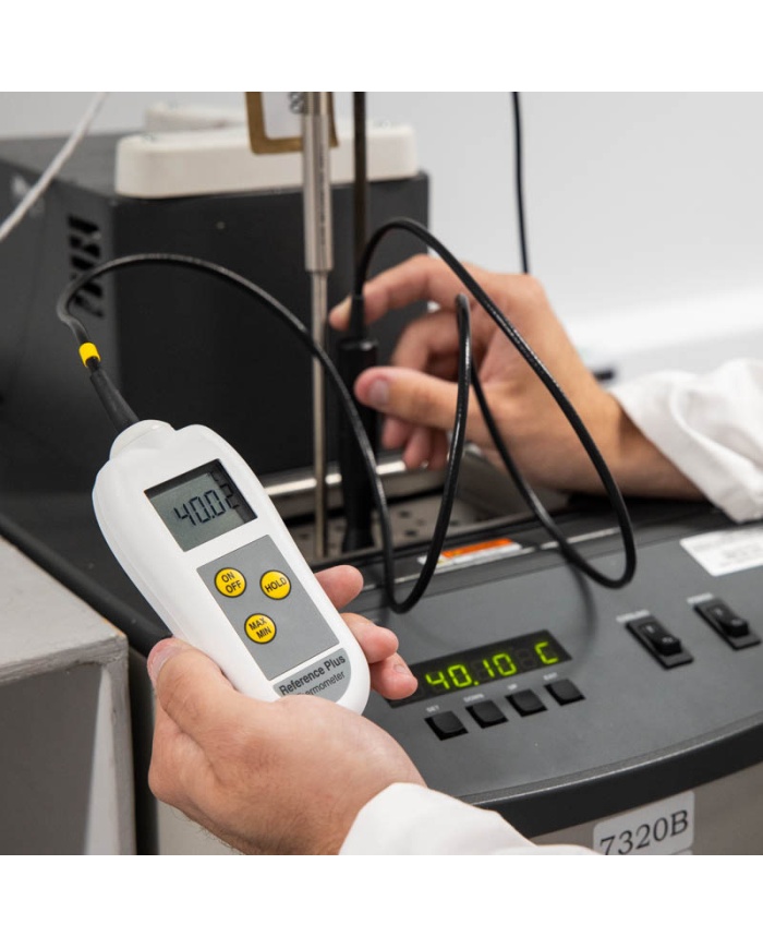 ETI Referens Plus-termometer för att kalibrera andra termometrar. Med Max, Min & Hold-funktion. Levereras med PT100-givare och 5-punkters kalibreringscertifikat