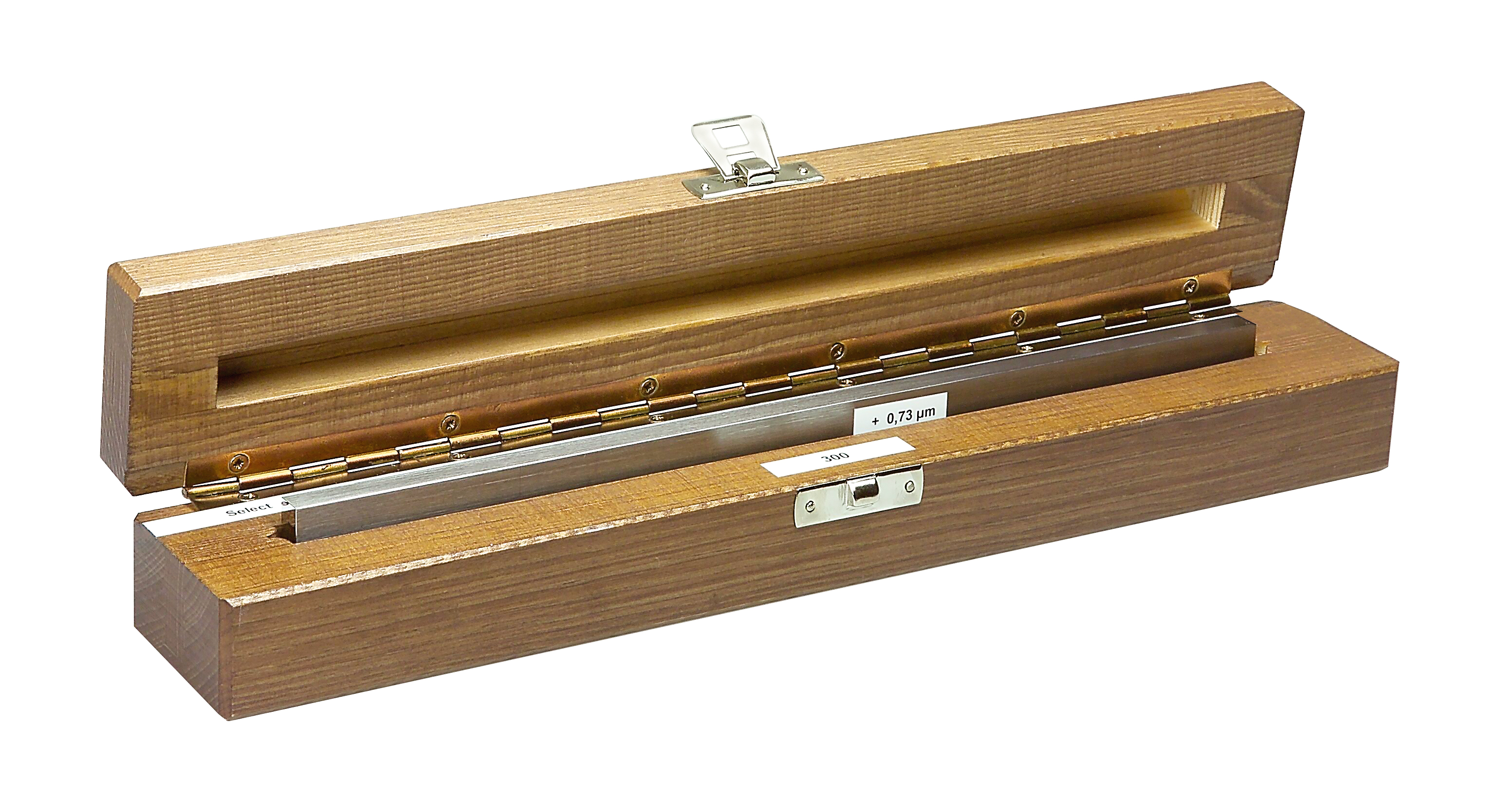 Lång stålpassbit Select, klass 1 (ISO 3650/1), hårdhet ca 800 HV, expansionskoefficient α=11,5·10⁻⁶ K⁻¹, tvärsnitt 35×9 mm, med två kopplingshål i båda ändar, levereras i lyxigt träfodral med spårbart mätprotokoll, 900 mm