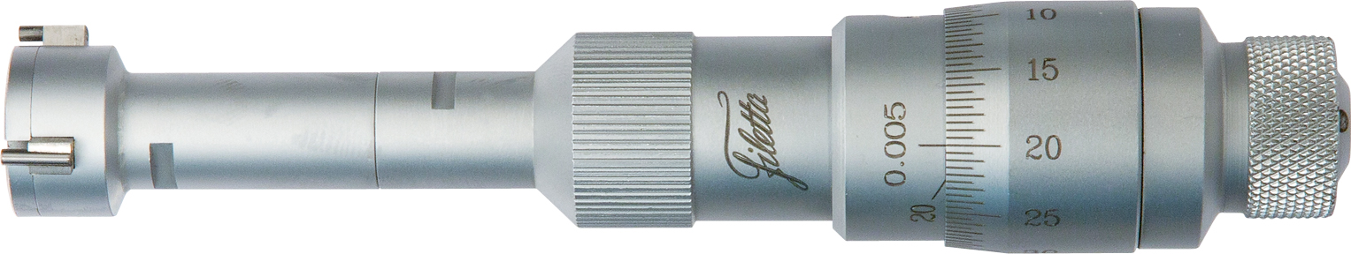 Analog invändig trepunktsmikrometer av Holtest-typ med tillverkarens mätprotokoll. Mätområde Ø275–300 mm. Självcentrerande. Hårdmetallmätytor. För genomgående hål. Analog skalindelning 0,001/0,005 mm; digital upplösning 0,001 mm, mm/tum, IP54, batteri V357. Levereras i aluminiumetui.